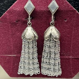 Vintage~ Sarah Coventry Tassel/Dangle Clip On Earrings Silver Tone Retro